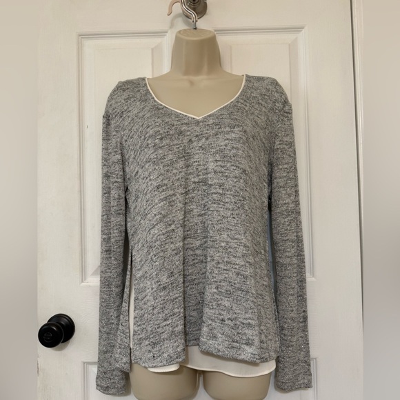 White House Black Market Soft Knit V-Neck Long Sleeve Top Gray Cream Size S - Picture 3 of 4